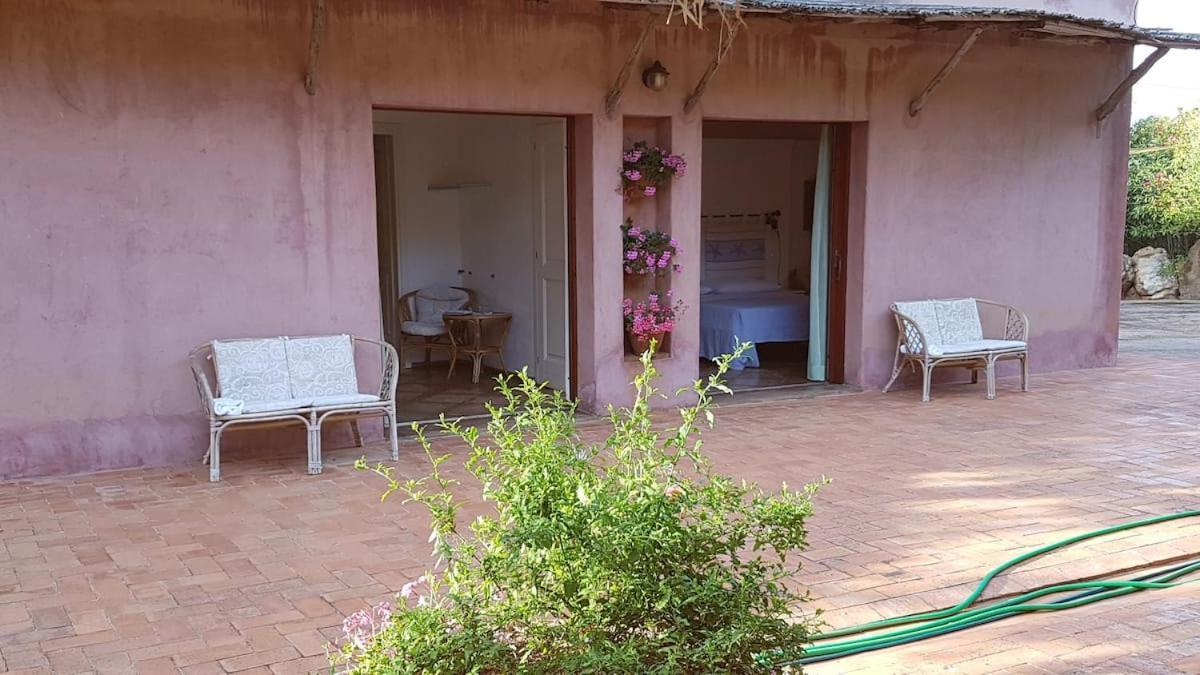 B&B Le Corti Di Aloa San Pantaleo Zewnętrze zdjęcie