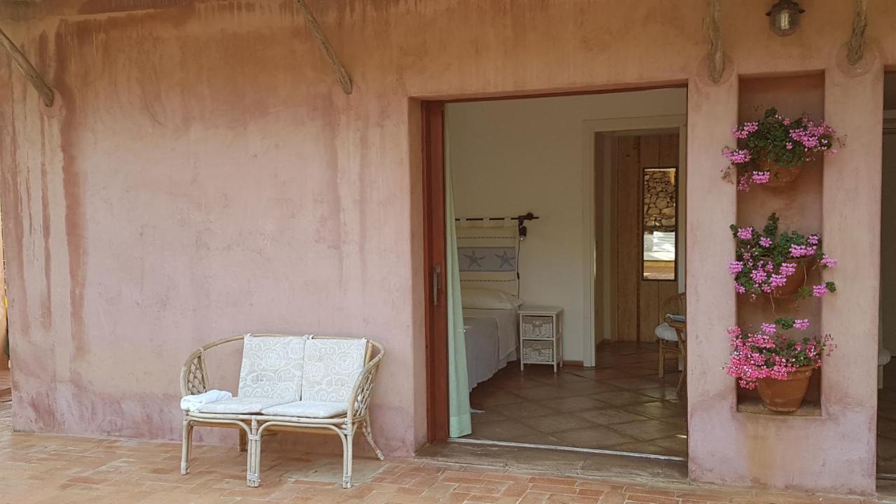 B&B Le Corti Di Aloa San Pantaleo Zewnętrze zdjęcie