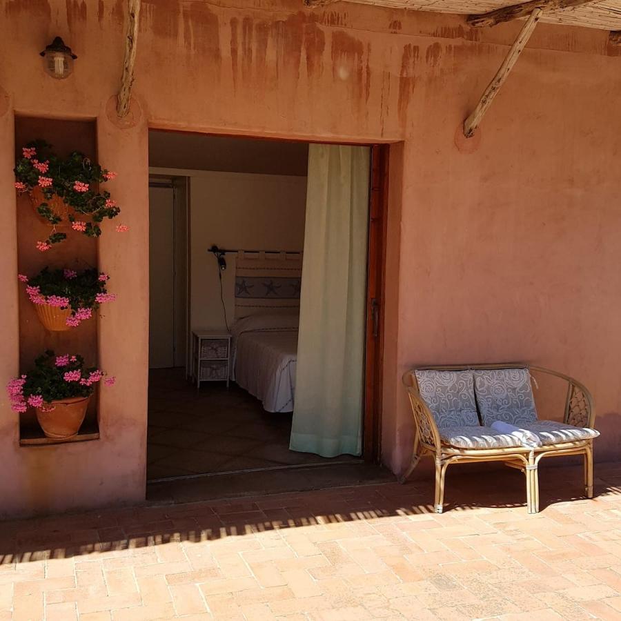 B&B Le Corti Di Aloa San Pantaleo Zewnętrze zdjęcie