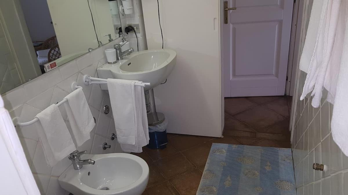 B&B Le Corti Di Aloa San Pantaleo Zewnętrze zdjęcie