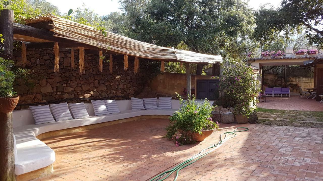 B&B Le Corti Di Aloa San Pantaleo Zewnętrze zdjęcie